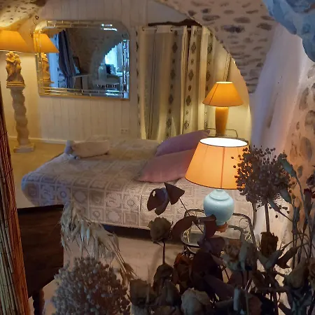 Chambres D'Hote Les Jardins De Prasserat Farm stay Vallon-Pont-d'Arc