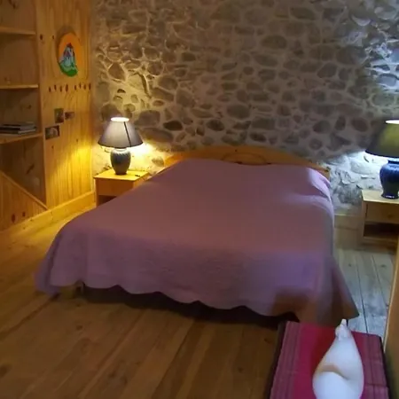 Chambres D'Hote Les Jardins De Prasserat Farm stay *