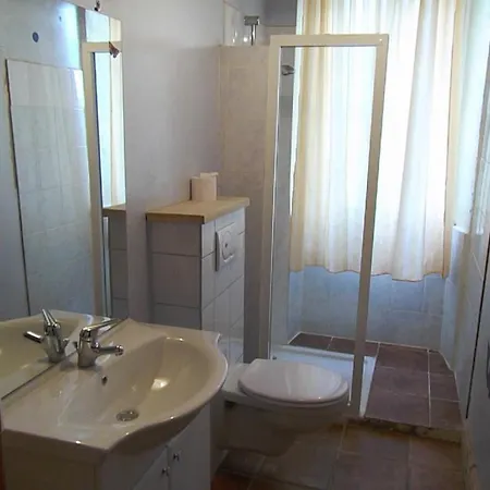 Chambres D'Hote Les Jardins De Prasserat Farm stay Vallon-Pont-d'Arc