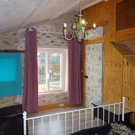 Farm stay Chambres D'Hote Les Jardins De Prasserat Vallon-Pont-d'Arc
